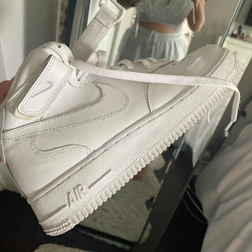 Nike Air Force 1 Mid LE